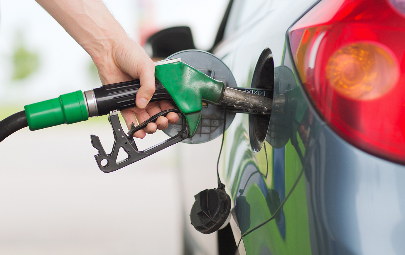 Sebagai pemilik atau pengguna kendaraan, pemakaian bahan bakar adalah salah satu hal yang harus selalu diperhatikan. 